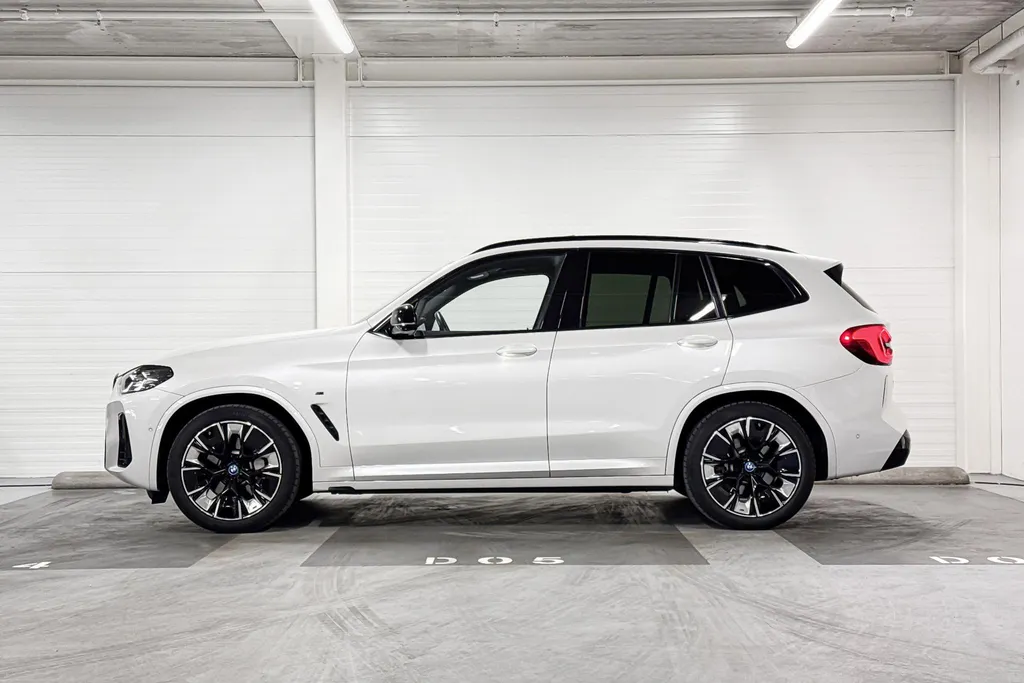 BMW iX3 High Executive Edition