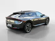 Kia EV6 Plus AWD 77.4 kWh | 100% SOH | Camera | Adaptieve Cruise Control | Elektrische achterklep | Stoelverwarming + ventilatie | Apple Carplay/Android Auto | Lichtmetalen Velgen |