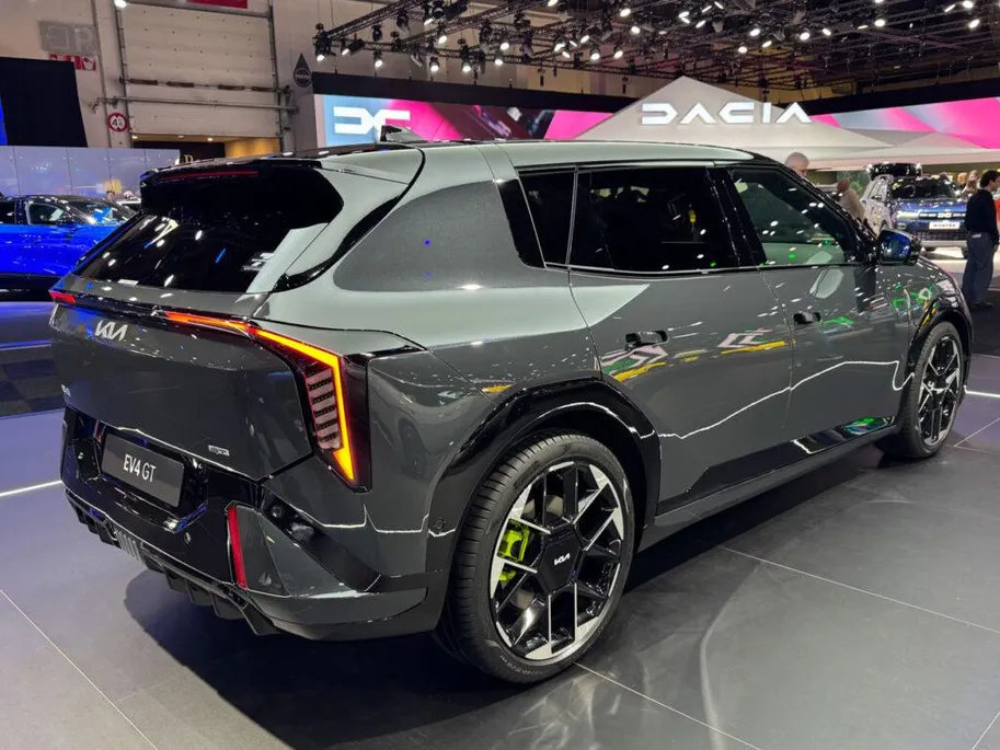Kia EV4 GT AWD 81.4 kWh Launch control | Elektronisch adaptief onderstel met road-preview | 20' lichtmetalen GT-velgen