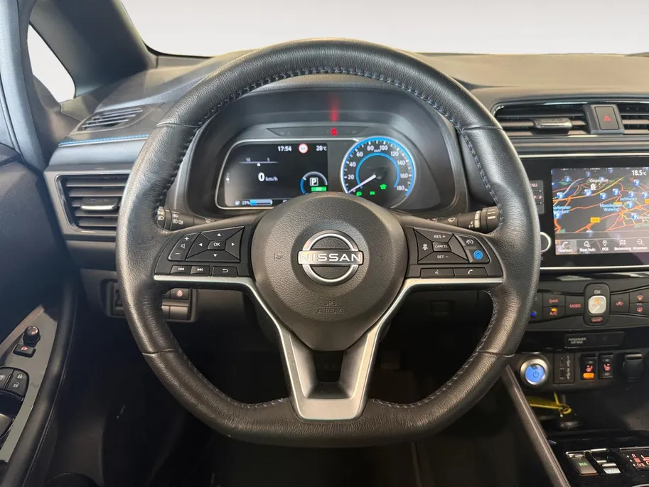 Nissan Leaf Tekna 40 kWh *Navigatie *360Camera *Climate Controle *Pro-pilot *Stoel & Stuur verwarming*Bose audio * Parkeersensoren voor en achter*
