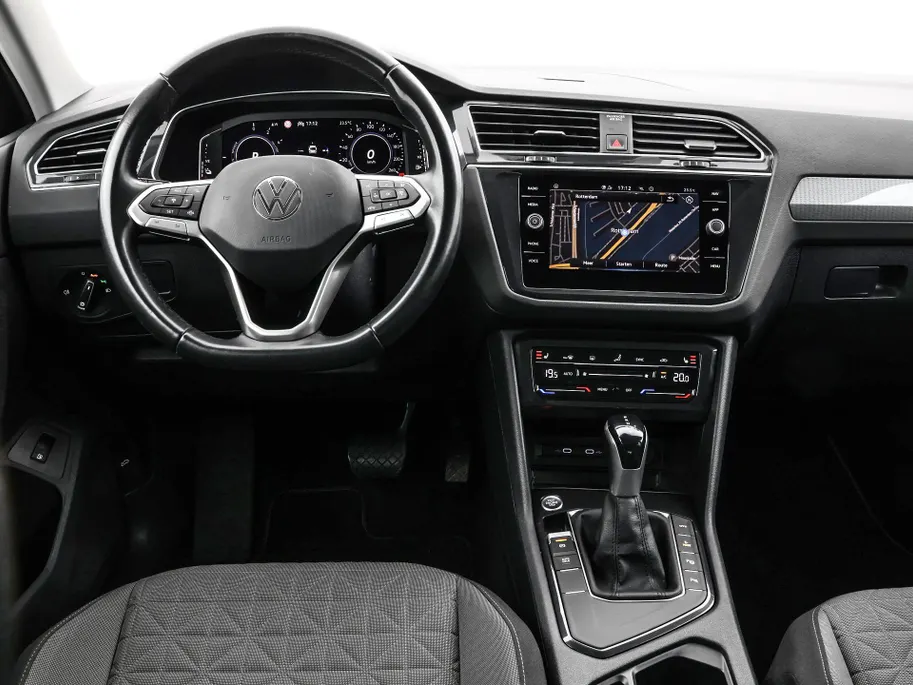 Volkswagen Tiguan 1.4 TSI eHybrid 245pk DSG Life Business · Camera · Inklap. Trekhaak · Stuur- & Stoelverwarming · Parkeerassistent · Apple/Android Car Play ·