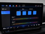 Volkswagen T-Roc 1.5 eTsi R-Line First Edition 150 pk 7 versn. DSG · Achteruitrijcamera · Electrische achterklep · Trekhaak