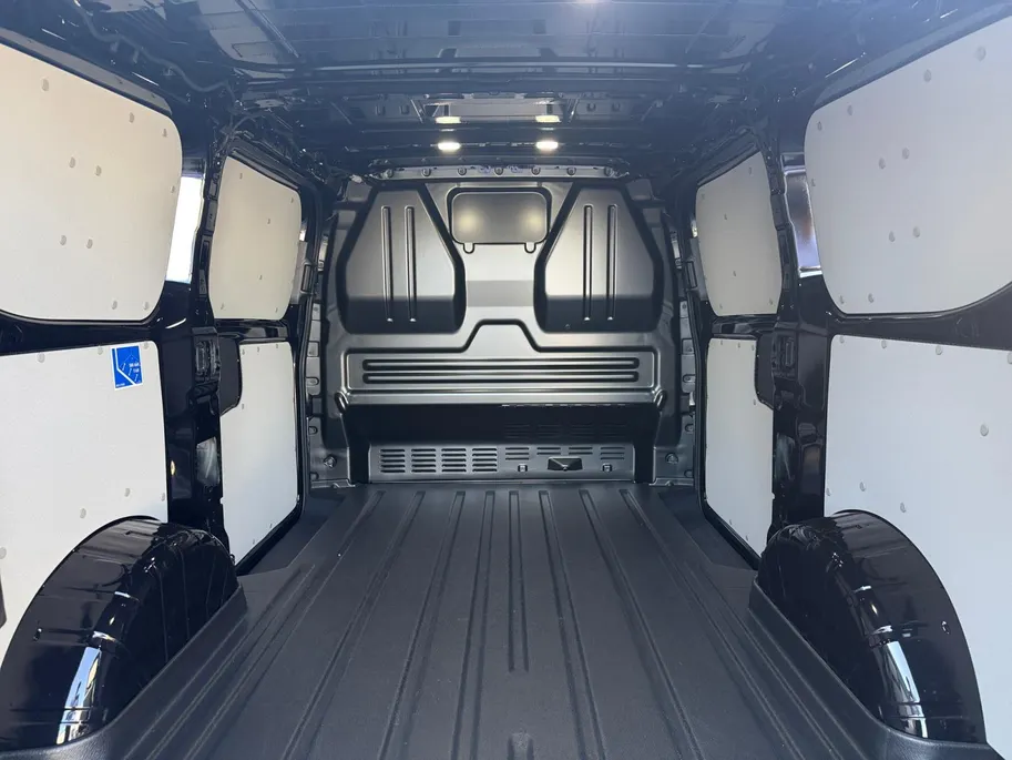 Ford E-Transit Custom 320 L1H1 Limited 65 kWh 218 pk | Direct leverbaar | Cruise control | Navigatie via Apple Carplay & Android auto | Achteruitrijcamera
