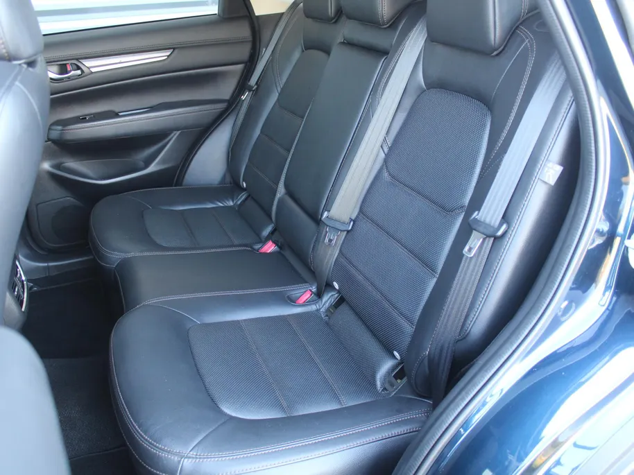 Mazda CX-5 2.0 SkyActiv-G 165 Skylease Luxury | Trekhaak | 360 Camera | Leer | Stuur-/stoelverwarming | HUD | Bose | Elek. stoelverstelling | 19' LM | All seasons |
