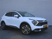 Kia Sportage 1.6 T-GDi Hybrid DynamicPlusLine | Stuur-/stoelverwarming | Elek. stoelverstelling + achterklep | Schuifdak | 18' LM | Matrix LED | Cruise adapt. | Camera |