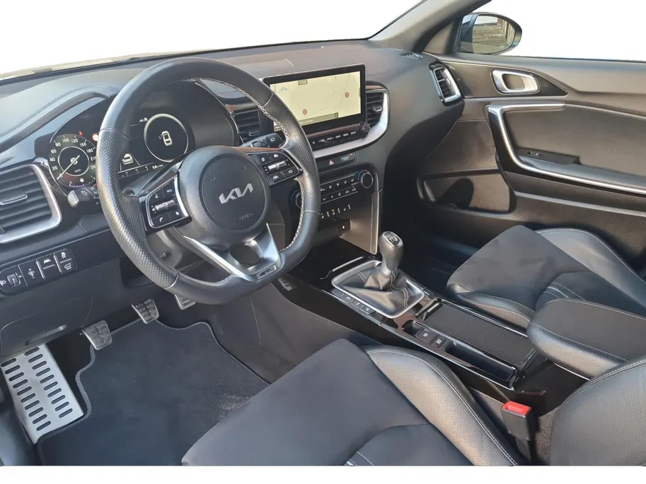 Kia ProCeed 1.5 T-GDi GT-Line | Stoel en stuurverwarming | Navigatie | Elektrische achterklep | Camera | Climate control | Apple Carplay / Android Auto |