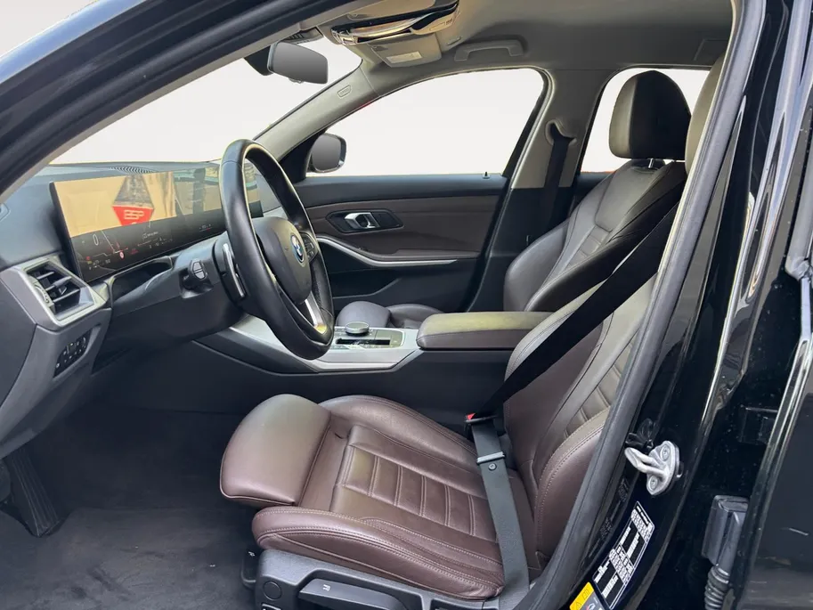 BMW 3 Serie Touring 320e | Leder |  Dealer onderhouden | Blackpack | Virtual cockpit | Camera |