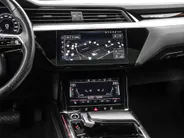 Audi e-tron 55 300kW/408PK S Line 95Kwh · SOH 94,6% · Panoramadak · Leder/Alcantara · 360°Camera + Parkeersensoren · Stoelverwarming ·