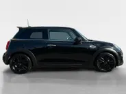 MINI 3-Deurs 1.5 Cooper | Automaat | John Cooper Works | Navigatie | Parkeersensoren | Stoelverwarming | Cruise & Climate Control | Dealer Onderhouden | 12 Maanden BOVAG Garantie