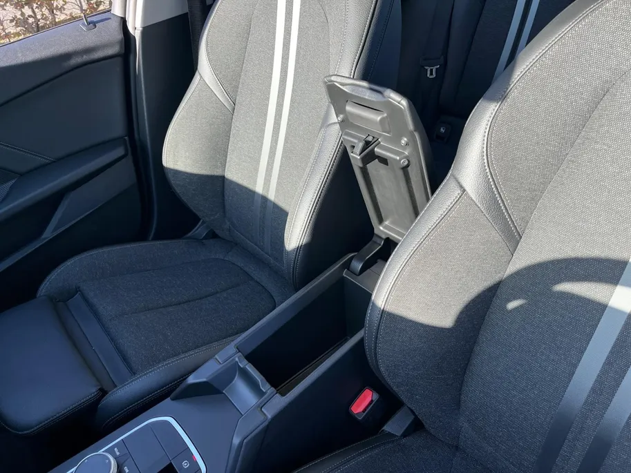BMW 1 Serie 116i Introduction Edition 1e eigenaar | 18' M Sport velgen | Carplay | Cruise Control | Navi | Parkeersensoren | Digitale Cockpit | Etc.