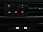 Volkswagen Golf 1.5 eTSI 150pk DSG R-Line · Apple/Android Car Play · Trekhaak ·  Camera + Parkeersensoren · Stoelverwarming · Garantie t/m 24-09-2030 of 100000km.