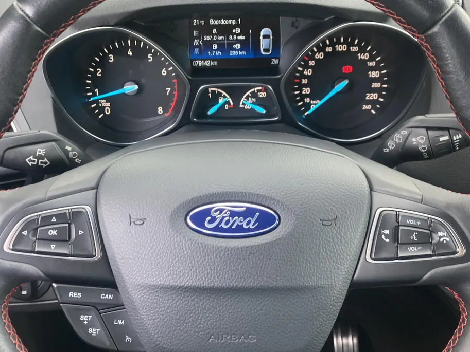 Ford Kuga 1.5 EcoBoost 150 pk ST Line afneembare - trekhaak - voorruitverwarming - groot navi