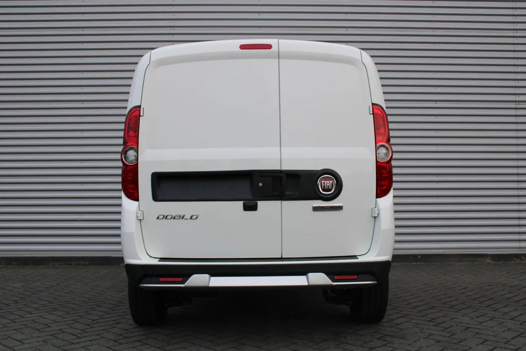Fiat Doblò Cargo 1.6 MJ L1H1 S Trekking | Nieuw | Airco | Camera | Cruise | Navi | Apple Carplay/Android Auto | 3 zits |