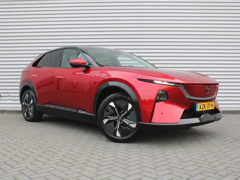 Mazda CX-6e Takumi Business Edition 78 kWh | Stuur-/stoelverwarming + ventilatie | Leer | Pano | 360 Camera | Dodehoek detectie | Elek. stoelverstelling + achterklep | Gespecialiseerd in Mazda | Voorheen Mazda dealer |