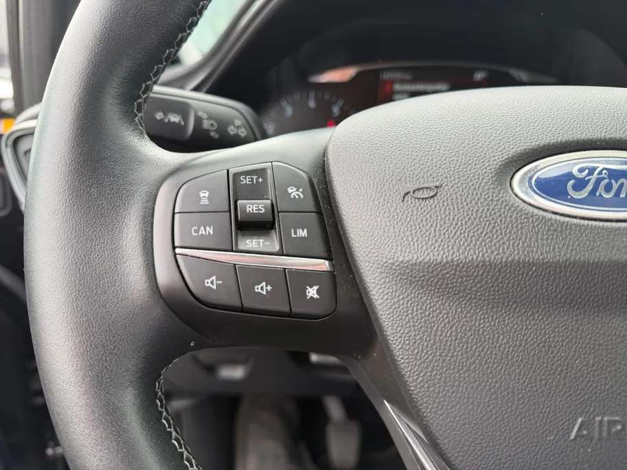 Ford Fiesta 1.0 EcoBoost Hybrid Vignale | Dealer onderhouden | NL auto | Adapt. cruise control | Pano dak | BLIS | Winter pack | Parkeersensoren voor en achter | Achteruitrijcamera | 17' lichtmetalen velgen | Bovag garantie |