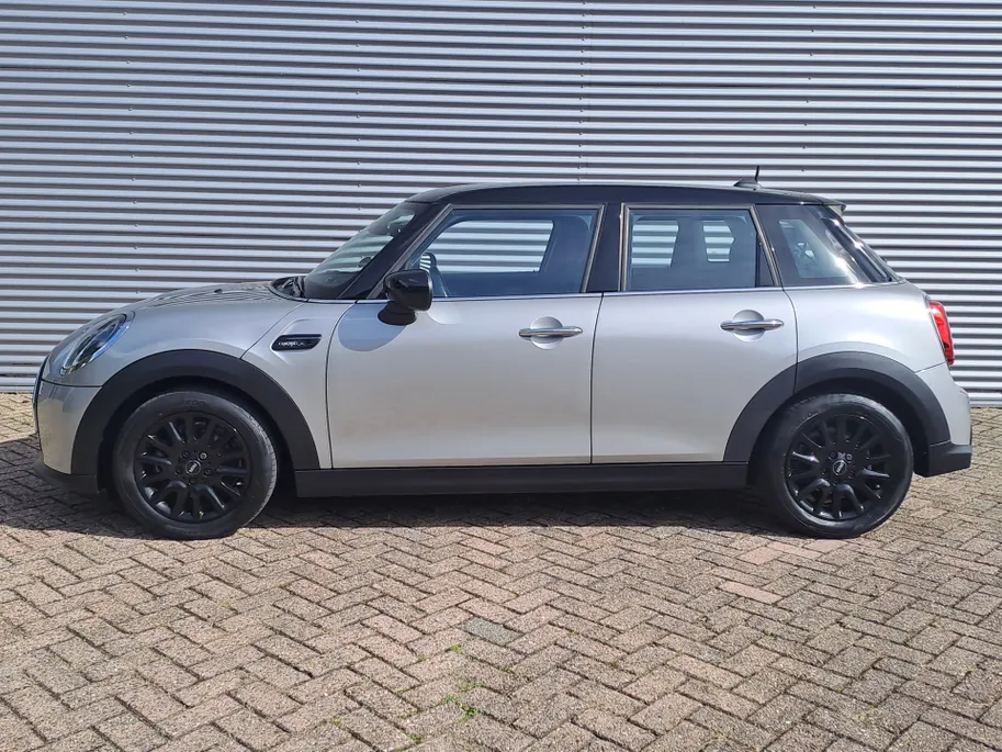 MINI 5-Deurs 1.5 Cooper Camden Edition | Navi | Sensoren | Cruise | DAB | Apple Carplay/Android Auto