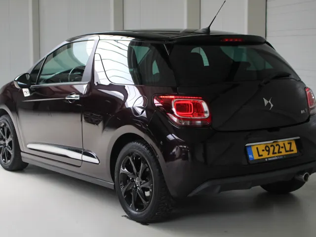 DS DS 3 1.2 PureTech Connected Chic Automaat Cruise Control | Climate Control | 4 Seizoenen Banden