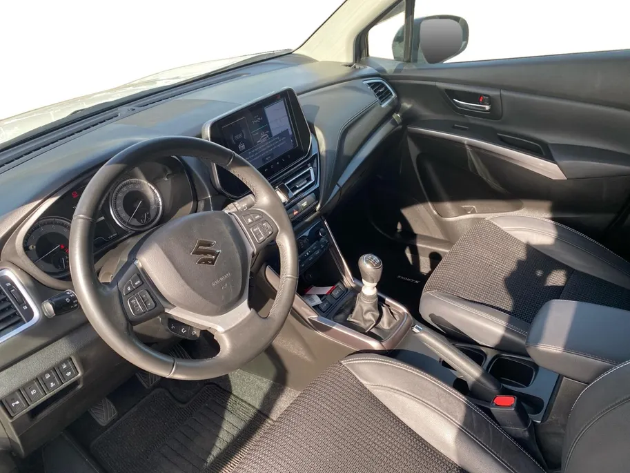 Suzuki S-Cross 1.4 Boosterjet Style Smart Hybrid | Trekhaak | Navigatie | Hoge instap | 360camera | Stoelverwarming