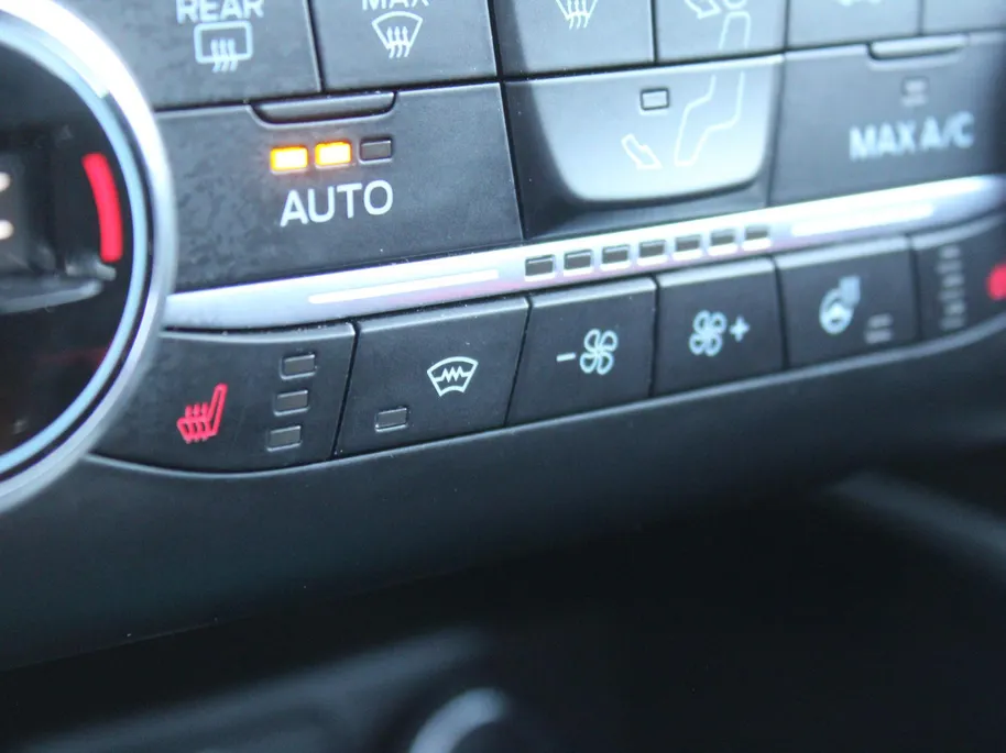Ford Focus 1.0 EcoBoost Active Business | Trekhaak | Panoramadak | Stuur-/stoel-/voorruitverwarming | Camera | Navi | 18' LM | LED | Cruise adapt. | B&O audio | Zeer nette auto!! |