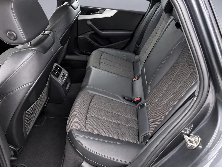 Audi A4 Avant 35 TFSI 150pk S edition · Apple/Android Car Play · Camera · Afgevlakt sportstuur · Virtual Cockpit · Garantie t/m 23-12-2026 of 100.000km