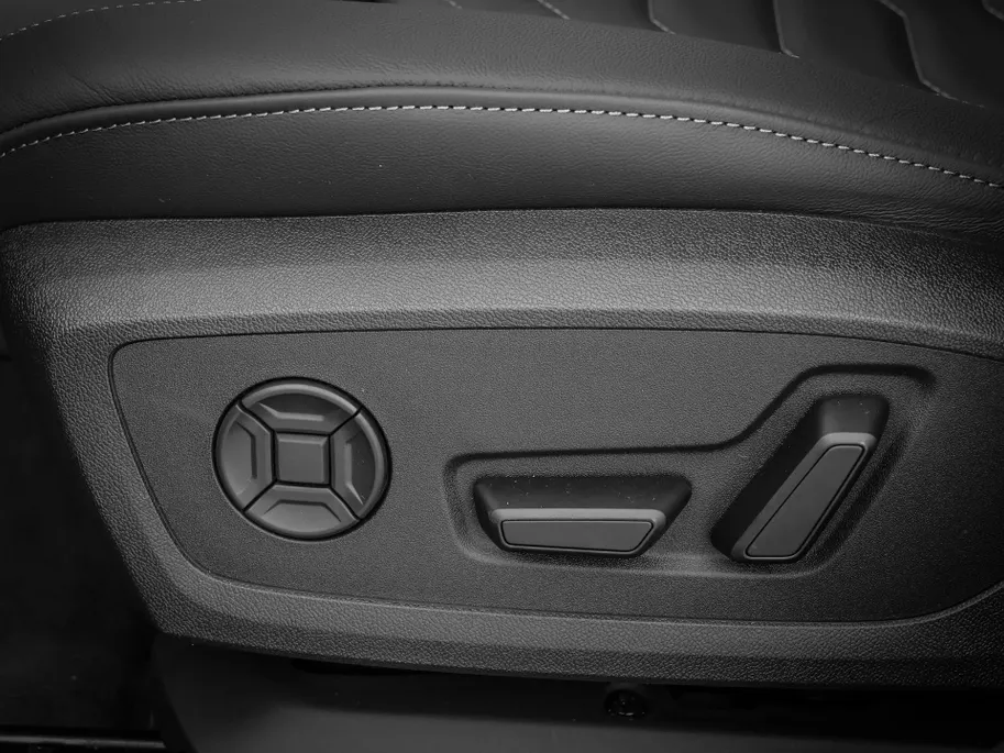 Audi A6 e-tron S edition 83 kWh 286 PK · Trekhaak elek. wegklapbaar · Zwarte lederen sportstoelen · Optiekpakket zwart