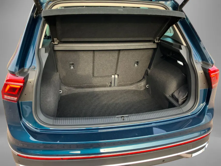 Volkswagen Tiguan 1.5TSI 150PK DSG Elegance · Panoramadak · Trekhaak · Camera + Parkeersensoren · Dodehoeksensoren · Apple/Android Car Play ·