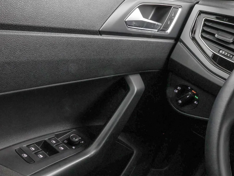 Volkswagen Polo 1.0 TSI 95pk DSG R-Line · Camera · Matrix LED · ACC · Stoelverwarming · Apple/Android Car Play · Sfeerverlichting · Verkeersbord Detectie ·