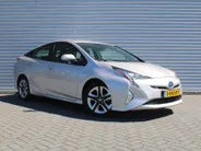 Toyota Prius 1.8 Executive | Trekhaak | Stoelverwarming | Camera | Leer | Dodehoek detectie | JBL audio | HUD | 17” LM | Navi | LED | Cruise adapt. | Incl. winterset |