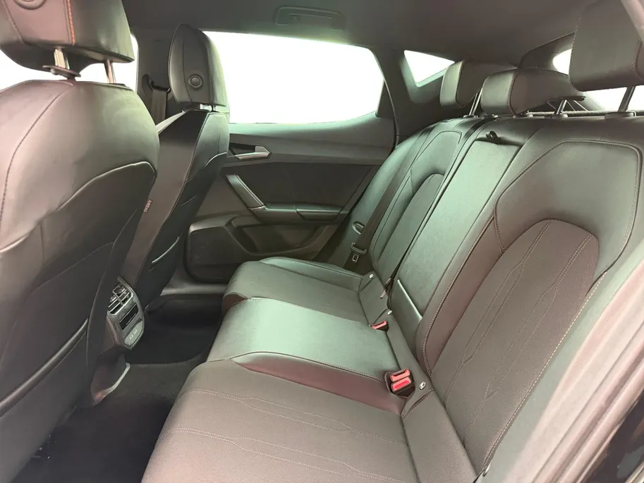 CUPRA Leon 1.5 PHEV Business 204PK AUTOMAAT | Elektrische actieradius tot 125km WLTP | Navigatie | Apple Carplay & Android Auto | Adaptive Cruise Control | Climate Control | Parkeersensoren voor & achter | 18'' Lichtmetalen velgen | Strakke auto