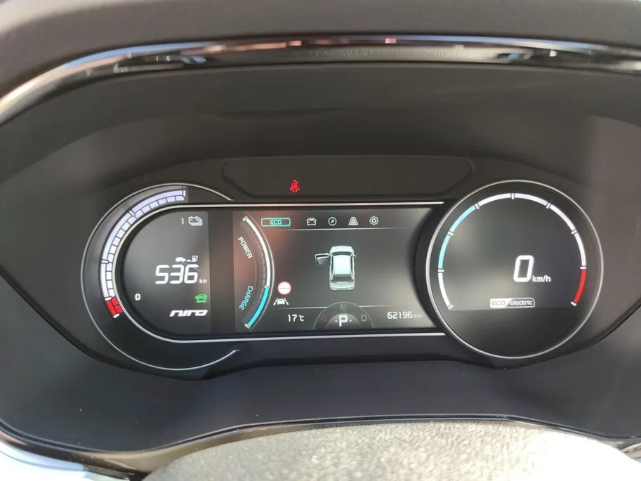Kia e-Niro DynamicPlusLine 64 kWh | Warmtepomp! | Apple Carplay / Android Auto | Navigatiesyteem | Elektrisch Verstelbare Voorstoelen | Bestuurdersstoel + Geheugen | Stoelverwarming + Stoelkoeling | Stuurverwarming | Elektrisch Schuif / Kanteldak | Licht + Regensens