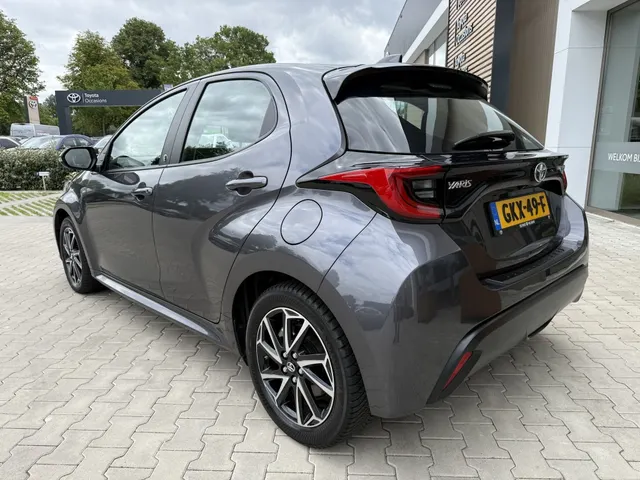 Toyota Yaris 1.5 Hyb. Dynamic | Stoelverwarm. | Allseason | Carplay |