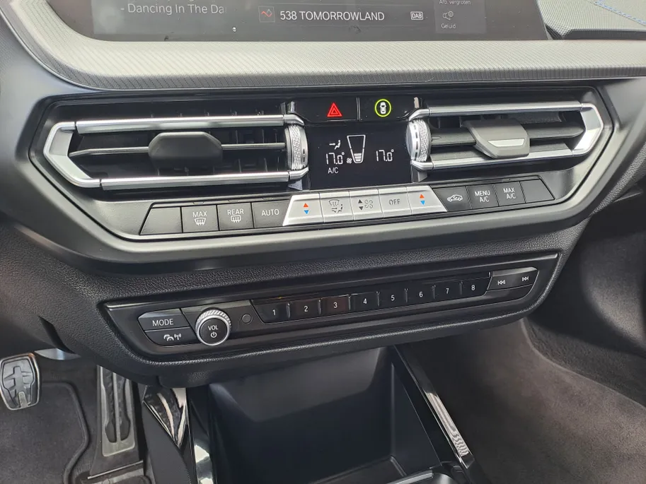 BMW 1 Serie 118i Business Edition M-exterieur pakket | Digitaal cockpit | Navigatie | Cruise | Climate | M-bekleding | M-stuur | Apple Carplay/Android Auto