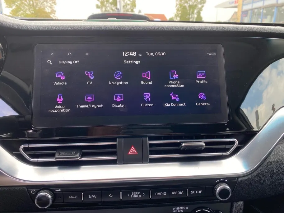 Kia e-Niro DynamicPlusLine 64 kWh | Climate control | Navigatie | Parkeercamera | Stoel + stuurverwarming | Keyless | Schuif-kanteldak | Line assist |