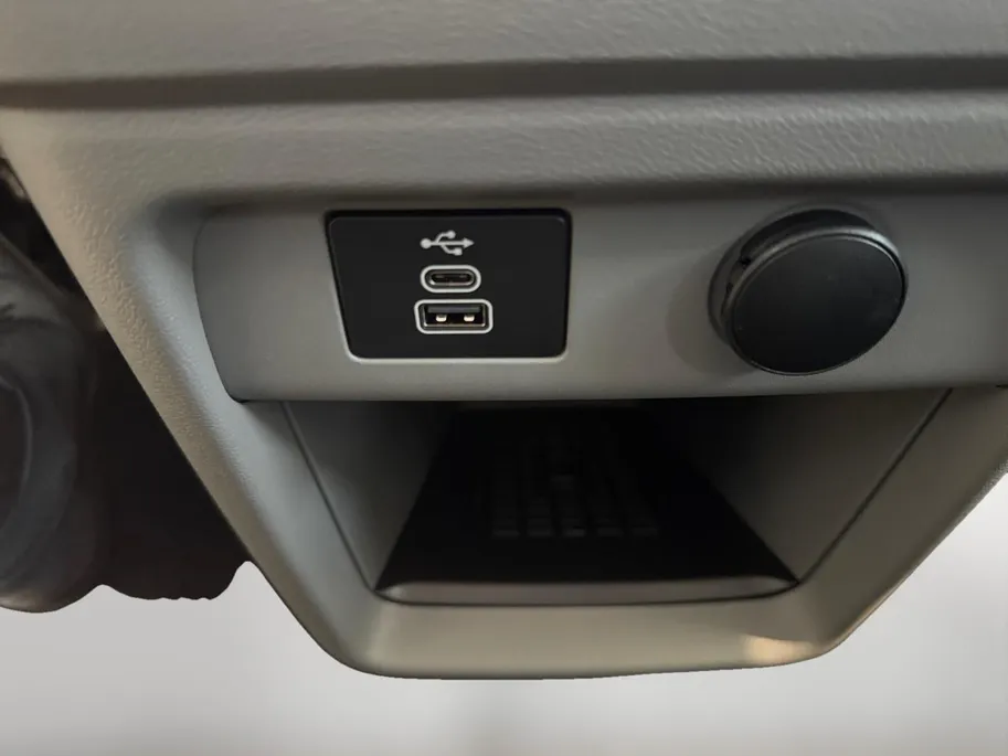 Ford Tourneo Custom 340 2.5 PHEV L1H1 Titanium X 8 persoons | Automaat | B&O Audio | Lederen bekleding | Achterklep | Matrix koplampen | Navigatie