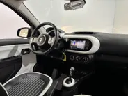 Renault Twingo Z.E. R80 Intens Automaat | 1e eigenaar | Apple CarPlay/Android Auto | Climate Control | Lichtmetalen Velgen | Cruise Control | Licht & Regen Sensor | Half Leder | Privacy Glass | Elektrische Ramen & Spiegels |