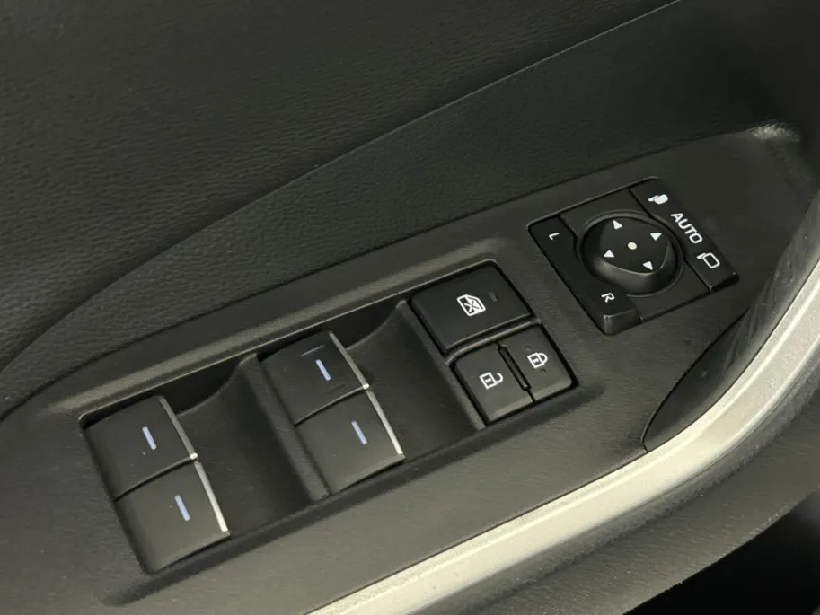 Toyota RAV4 2.5 Hybrid AWD Dynamic | Trekhaak | 18'' L.M. Velgen | Elektrische Achterklep