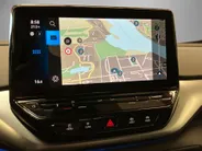 Volkswagen ID.4 Pro 128KW/174PK 77 kWh · SOH 95,6% · Camera · Warmtepomp · Apple/Android Car Play ·  Parkeer Sensoren · Fabrieksgarantie t/m 23-05-2027 of 100.000KM ·