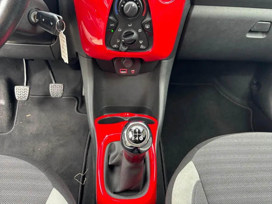 Toyota Aygo 1.0 VVT-i x-clusiv | Camera | Cruise | Lichtmetaal |