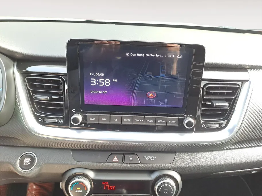 Kia Stonic 1.0 T-GDi MHEV GT-PlusLine 1e Eigenaar | Meest luxe uitvoering | Schuif-/kanteldak | Metallic lak | Cruise Control | camera | Carplay | Fabrieksgarantie | NAP
