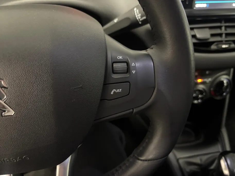 Peugeot 208 1.2 PureTech Active AIRCO CRUISE CONTROLE PARKEERSENSOREN LM VELGEN 5 DEURS BLUETOOTH ZEER MOOIE AUTO 12 MAANDEN GARANTIE
