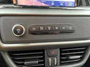 Ford Tourneo Courier 1.0 EcoBoost | Apple Carplay/Android Auto | Navigatie | Camera | Climate Control | Parkeersensoren | Stuurbediening | Hoge Instap
