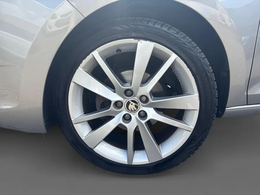 Škoda Rapid Spaceback 1.0 TSI Greentech Clever | Panoramadak | Climate Control | Cruise Control | Stoelverwarming | Parkeersensoren achter | DAB |