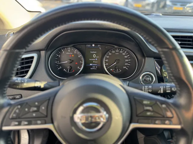 Nissan QASHQAI 1.3 DIG-T Tekna Panoramadak. Trekhaak afneembaar (1.300kg)