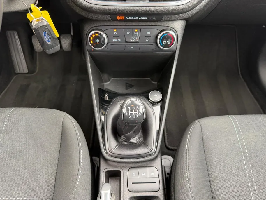 Ford Fiesta 1.1 Trend | Trekhaak | All Season Banden | Parkeersensoren Achter | Navigatie | Cruise Control | Voorruitverwarming | Airco | Apple Carplay & Android Auto | Bovag Garantie