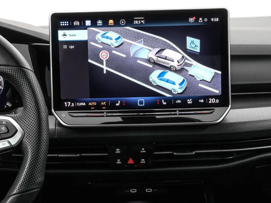 Volkswagen Golf 1.5 eTSI 150pk DSG R-Line · Apple/Android Car Play · Trekhaak ·  Camera + Parkeersensoren · Stoelverwarming · Garantie t/m 24-09-2030 of 100000km.