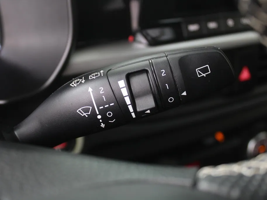 Kia Picanto 1.0 DPI GT-Line | Stuur-/stoelverwarming | Schuifdak | Camera | Dodehoek detectie | Telefoonlader | Clima | Navi | 16' LM | LED | Cruise |