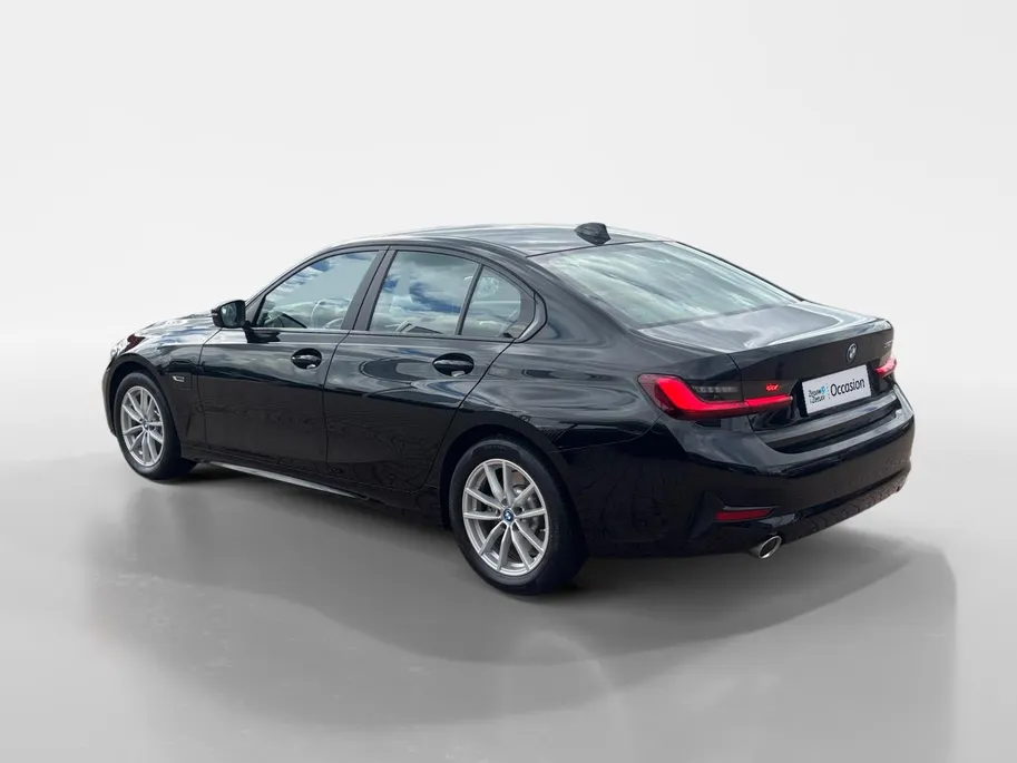 BMW 3 Serie 320e Business Edition Plus *Automaat*Navigatie*Parkeersensoren*Carplay*Lederen bekleding*Stoelverwarming*LM.Velgen*Zeer nette auto!