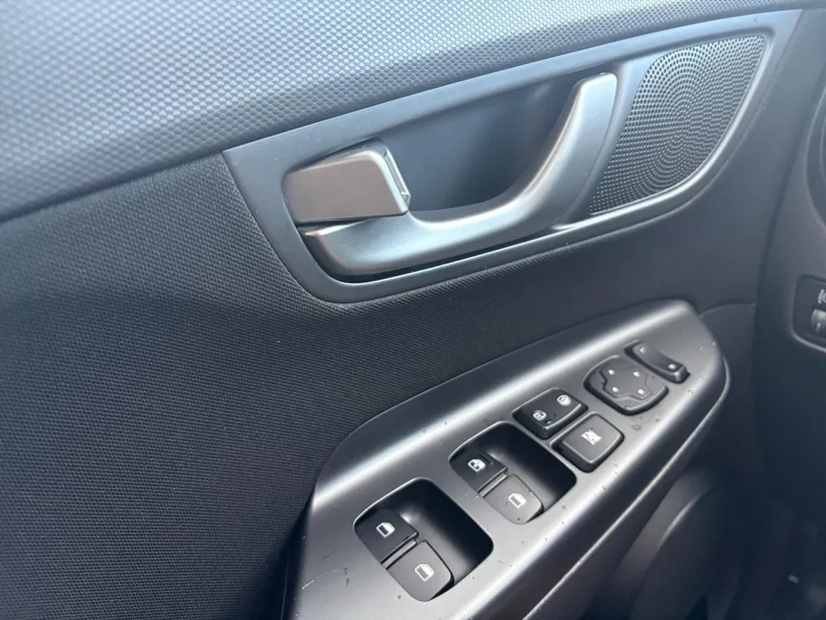 Hyundai Kona 1.0T Premium |voorstoelen/Stuurwiel verwarmd|Allweatherbanden| Apple Carplay/Android Auto| 12maanden Bovag garantie|