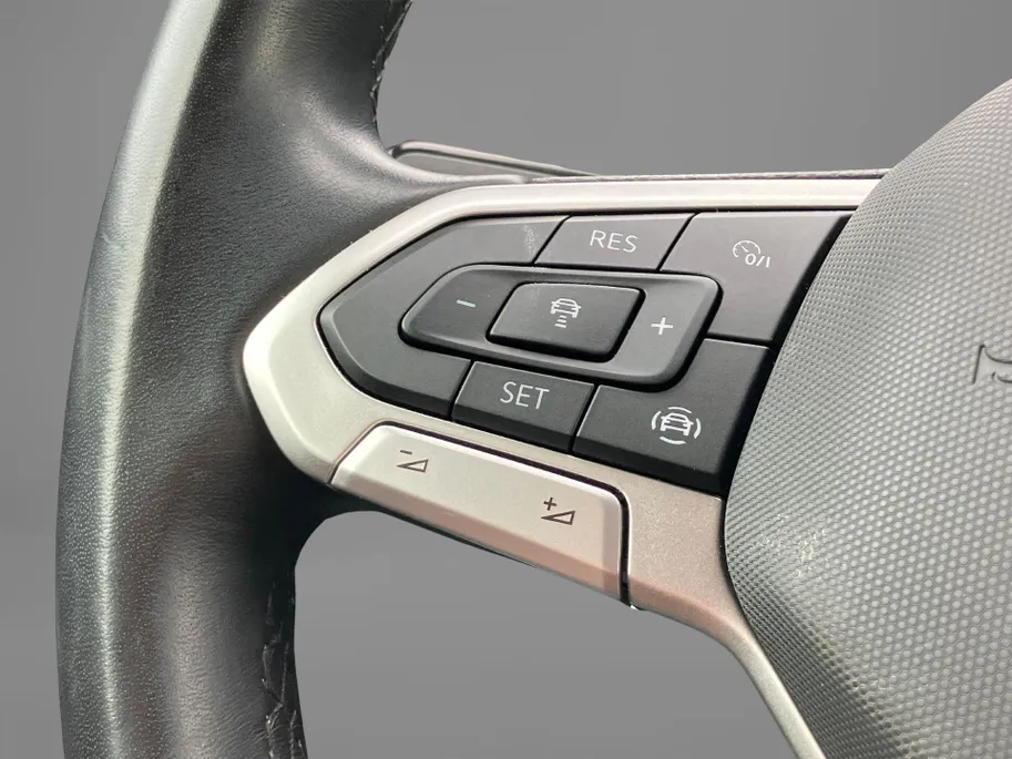 Volkswagen T-Roc 1.0 TSI 81KW/110PK Life Navigatie · Apple/Android Car Play · Camera + Parkeersensoren ·