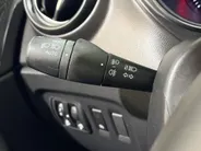 Renault Captur 120PK TCe Intens Automaat | Trekhaak | Navi | LM Velgen Hoogglans Zwart | Camera | Parkeersensoren | Full LED | Climate Control | Cruise Control | Keyless Entry | Elektrische Ramen & Spiegels | Licht & Regen Sensor |